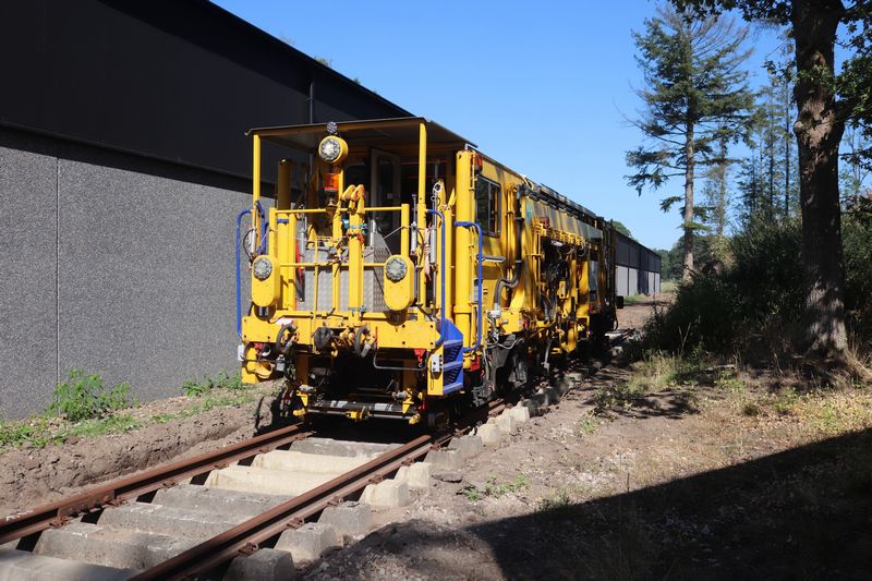 BAM Stopmachine met het fabrieksnummer 1214 en het UIC-nummer 99 84 942 8 702-7.